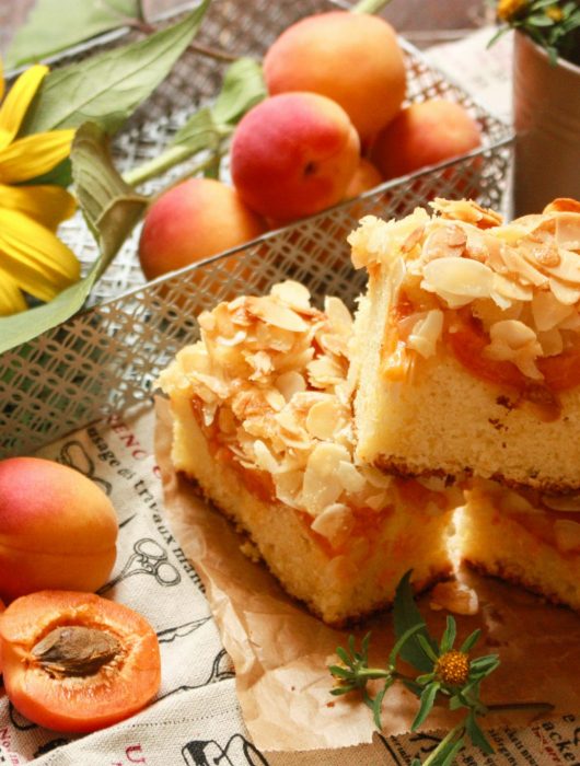 Apricot-almond-cake