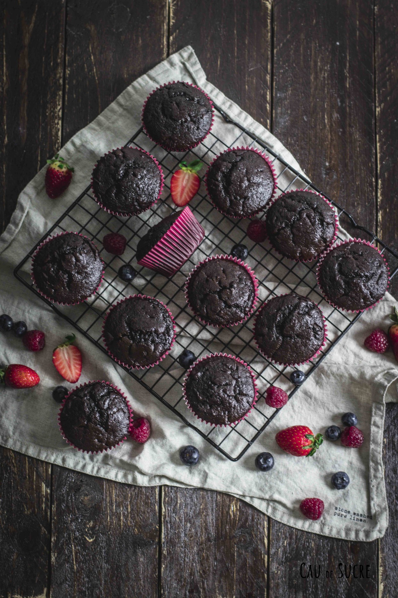 dark_chocolate_berries_cupcakes-2